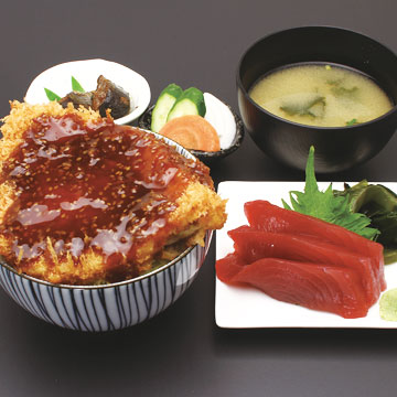 メカジキのソースかつ丼　近海生まぐろ刺身付き